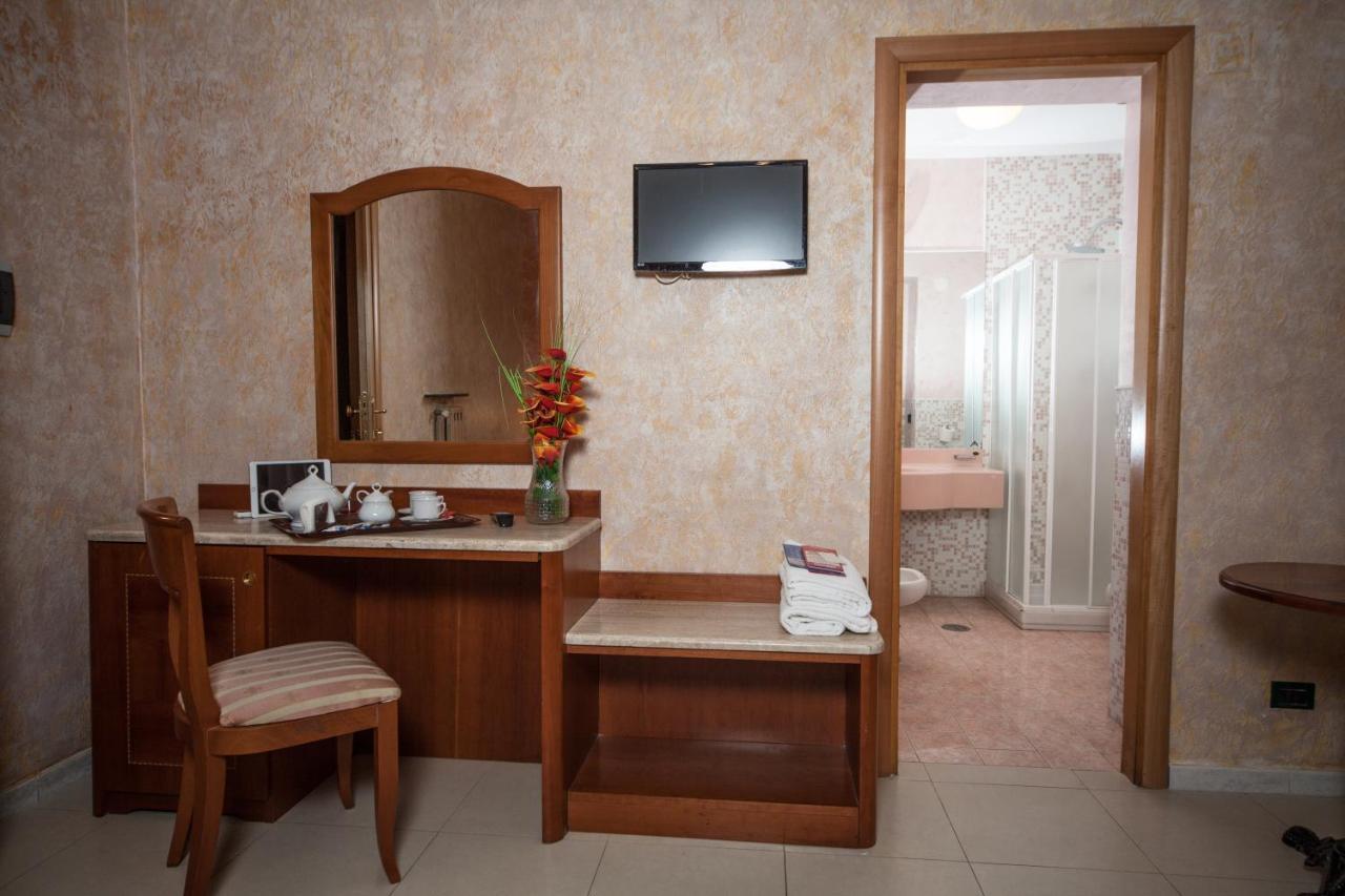 Hotel Cesare 14 Naples Luaran gambar