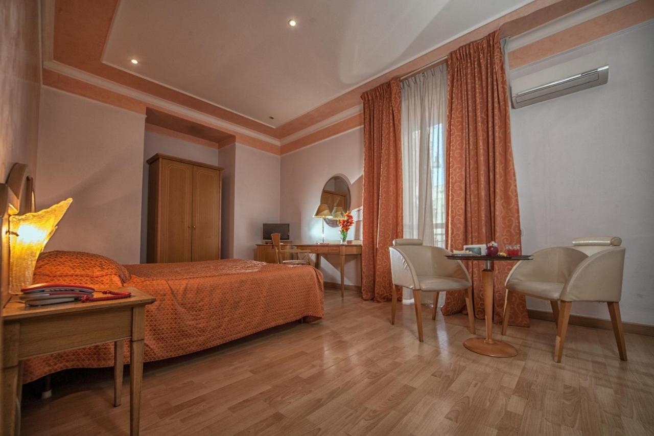 Hotel Cesare 14 Naples Luaran gambar